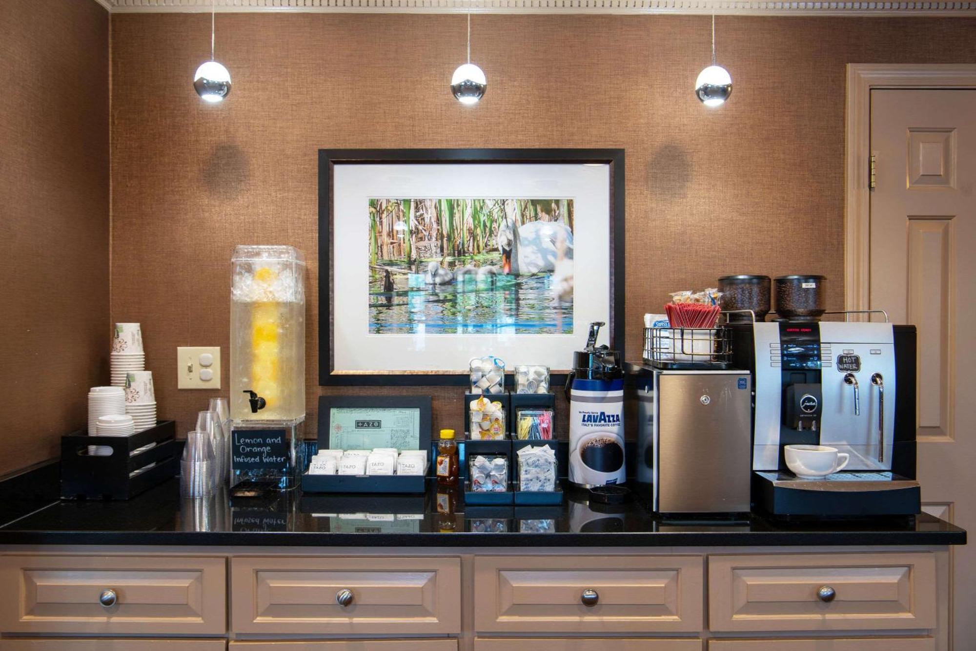 Port Inn And Suites Portsmouth, Ascend Hotel Collection מראה חיצוני תמונה
