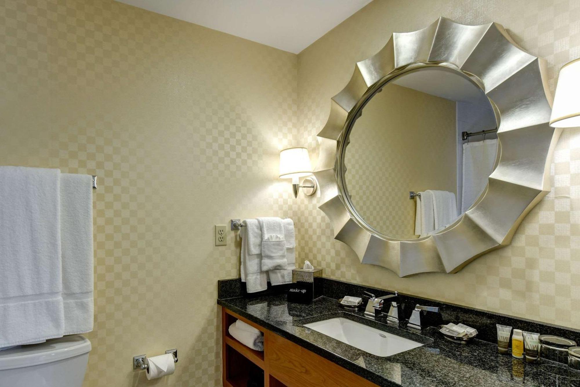 Port Inn And Suites Portsmouth, Ascend Hotel Collection מראה חיצוני תמונה